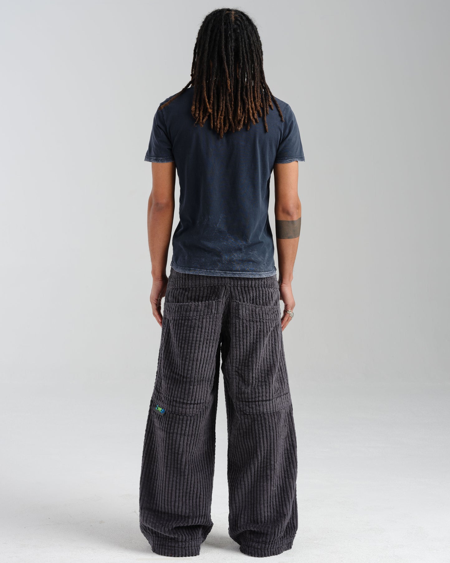 Rollin. 26". 2 Wale Corduroy. Magnet.