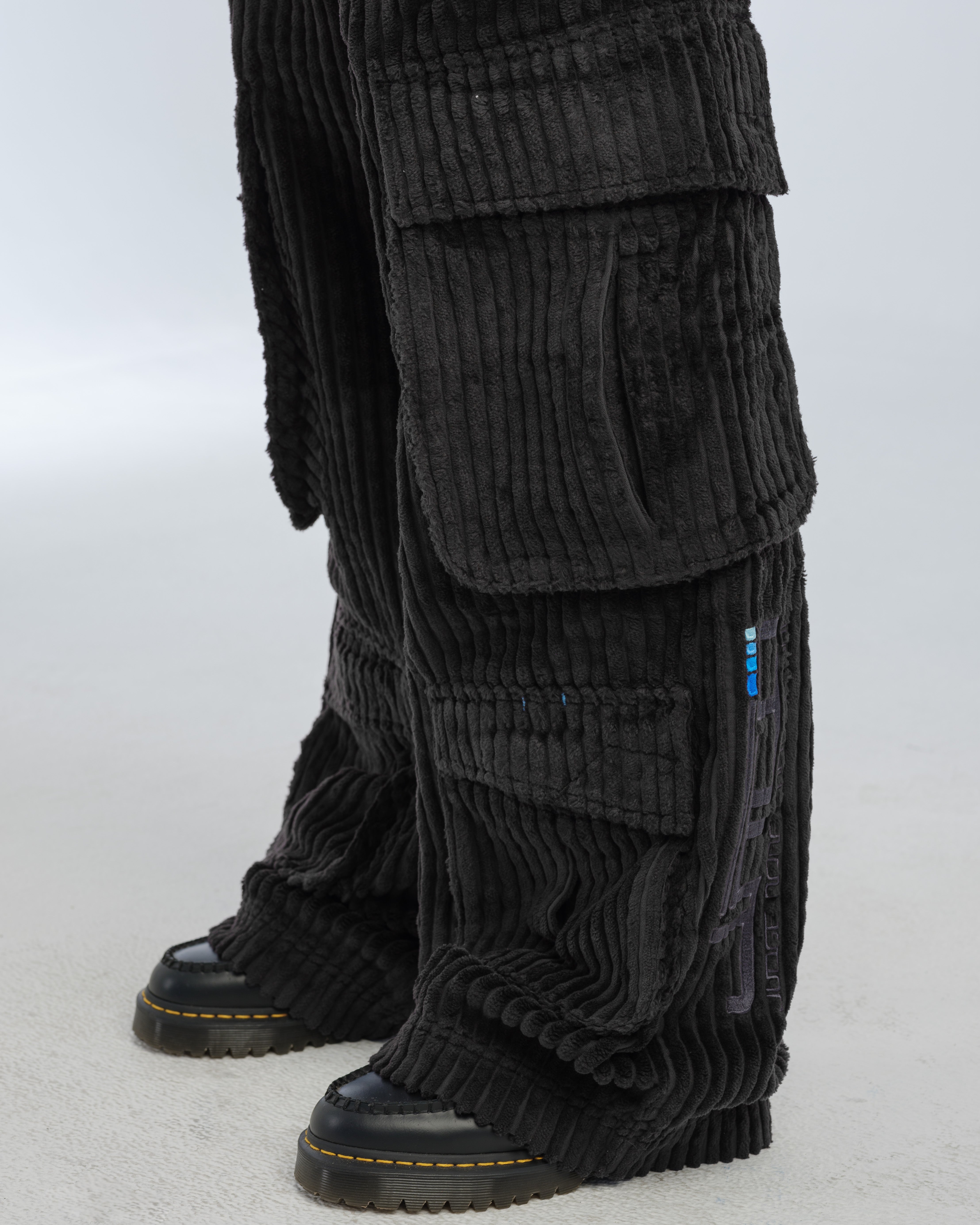 W Legacy. 24". 2 Wale Corduroy. Black.