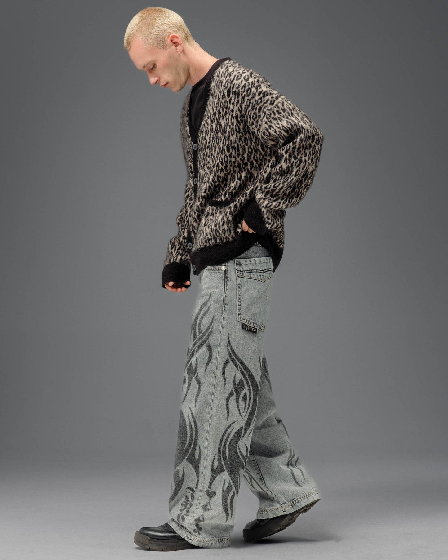 Flame Karatz. 23". Black Vintage.