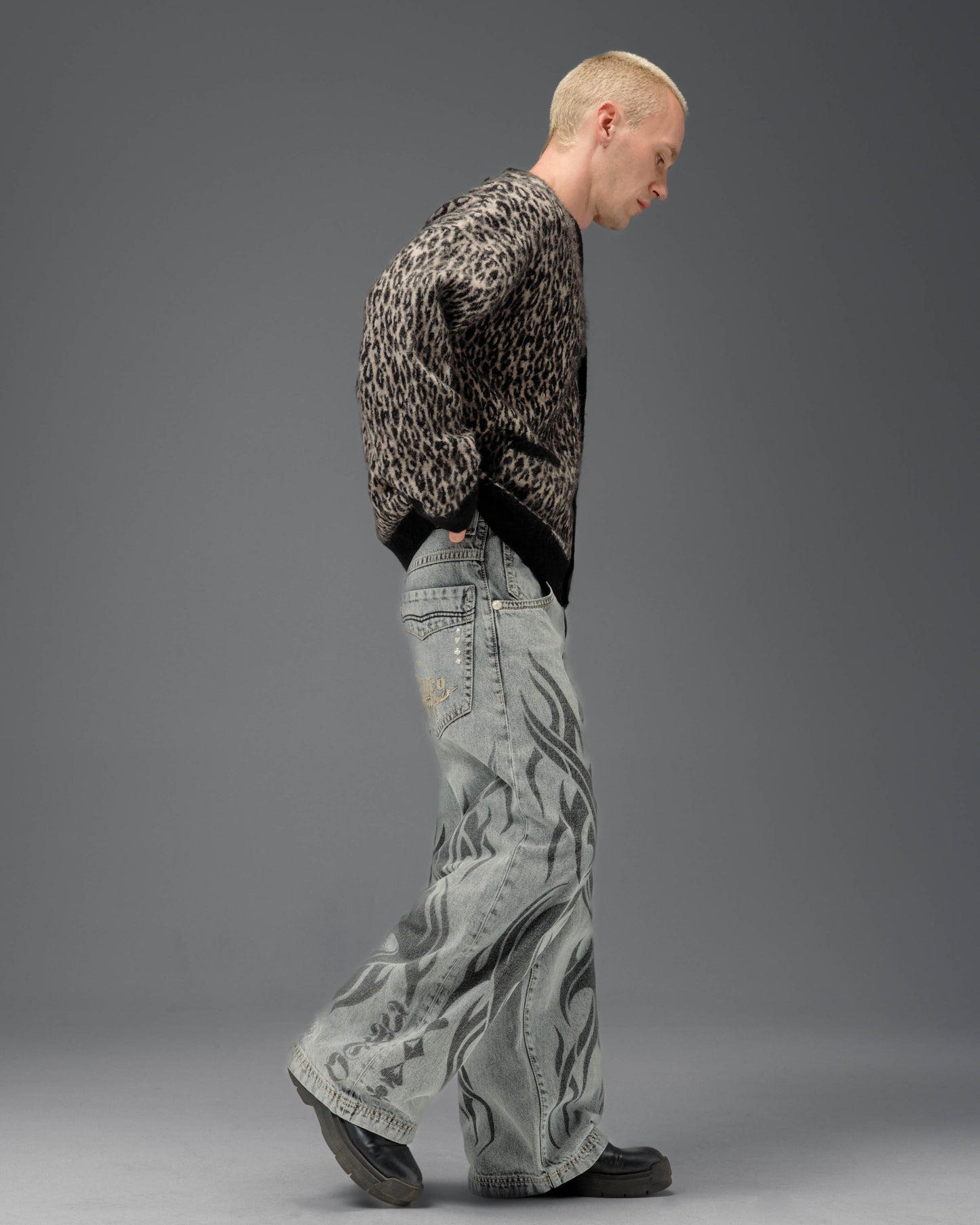 Flame Karatz. 23". Black Vintage.