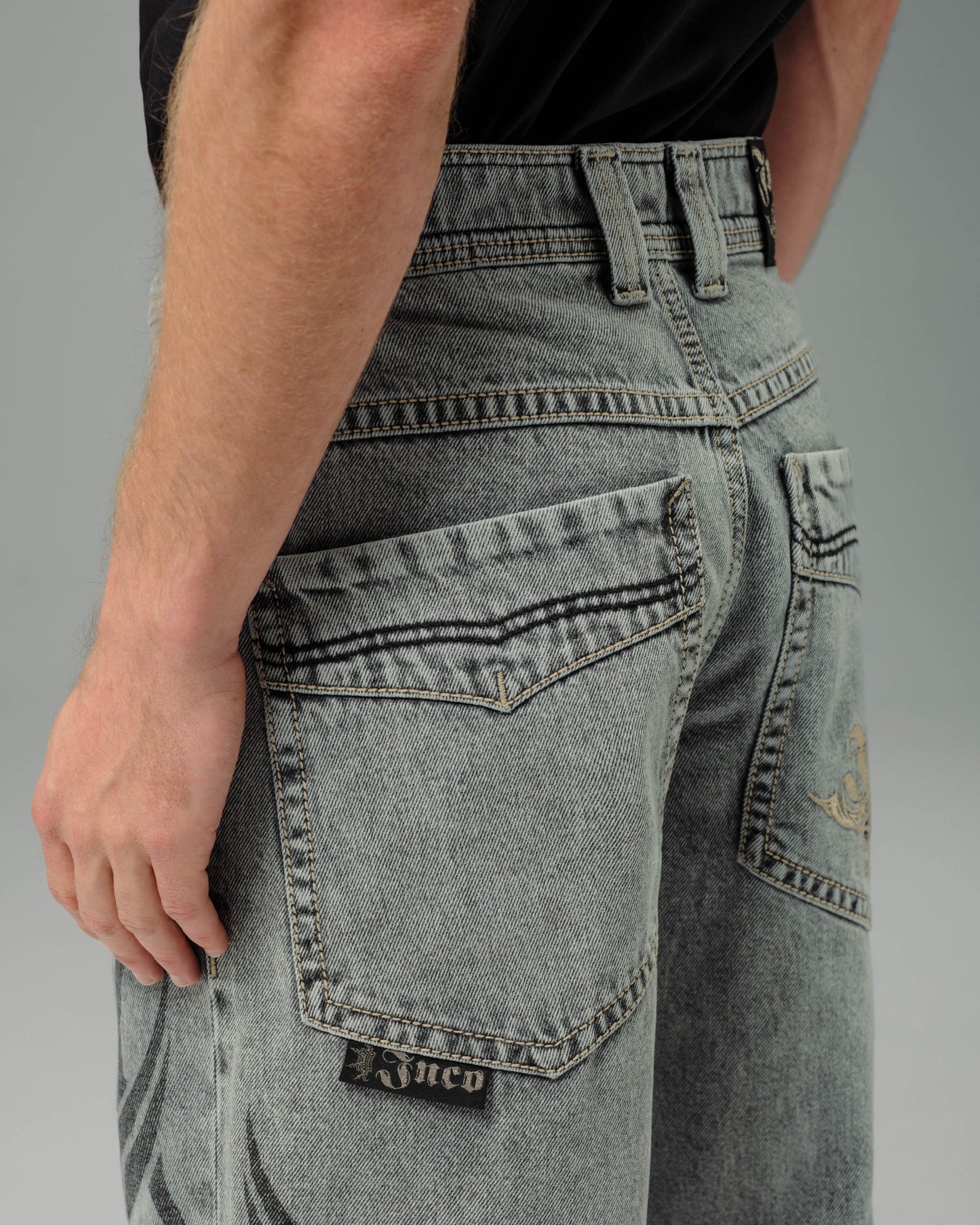 Flame Karatz. 23". Black Vintage.