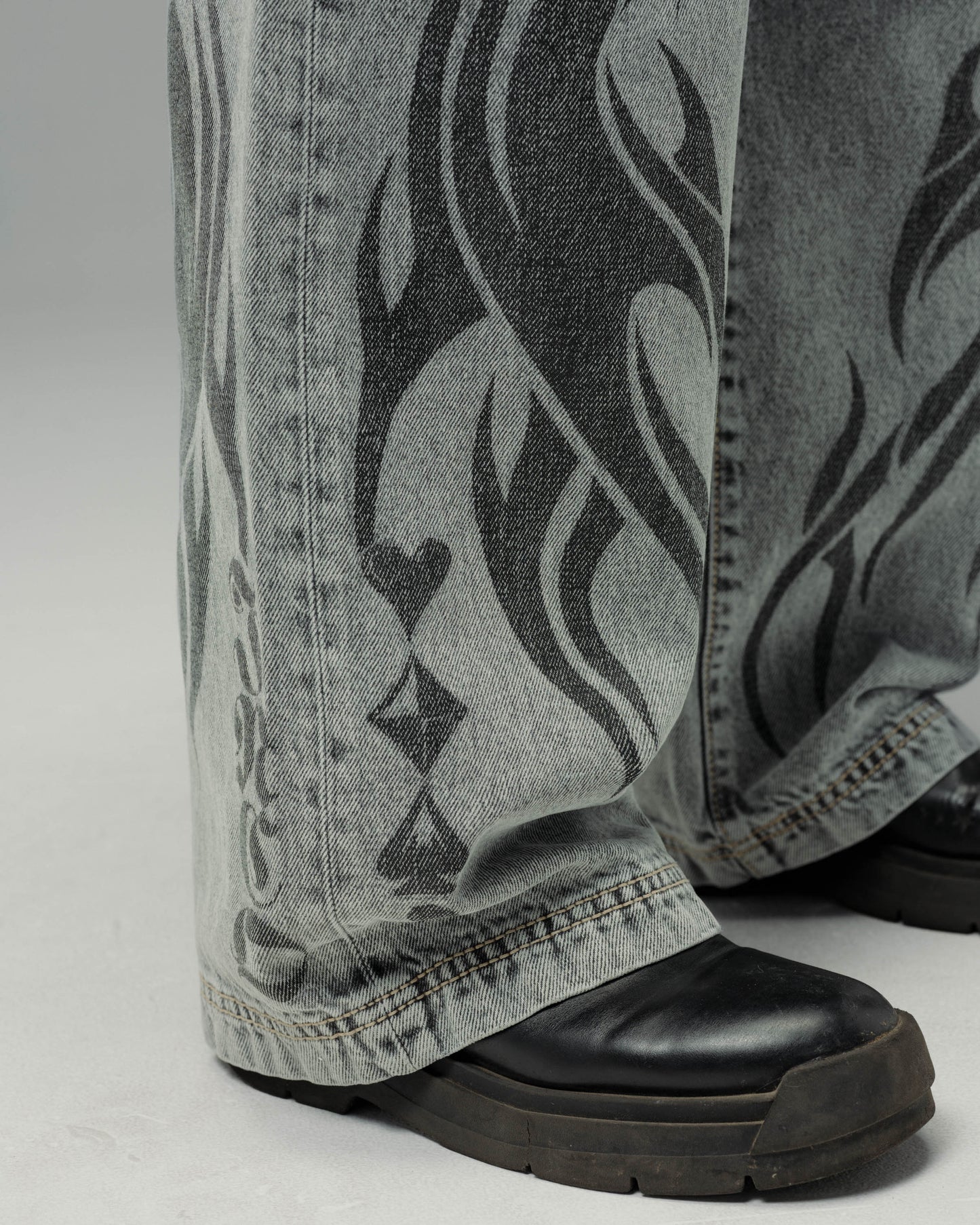 Flame Karatz. 23". Black Vintage.