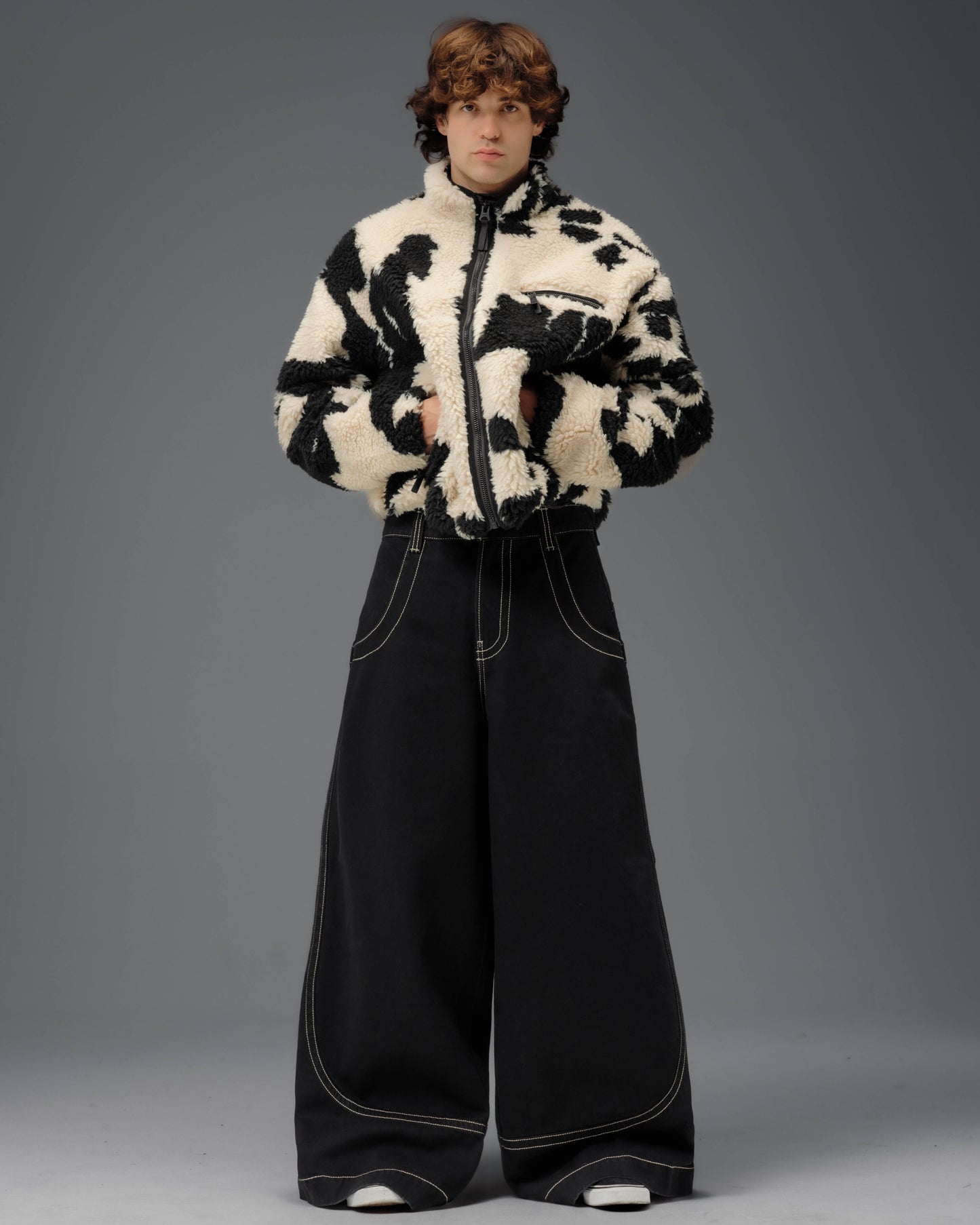 Kangaroo. 34". Jet Black.