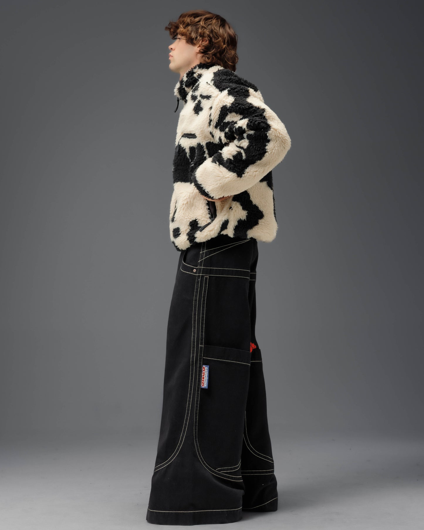 Kangaroo. 34". Jet Black.