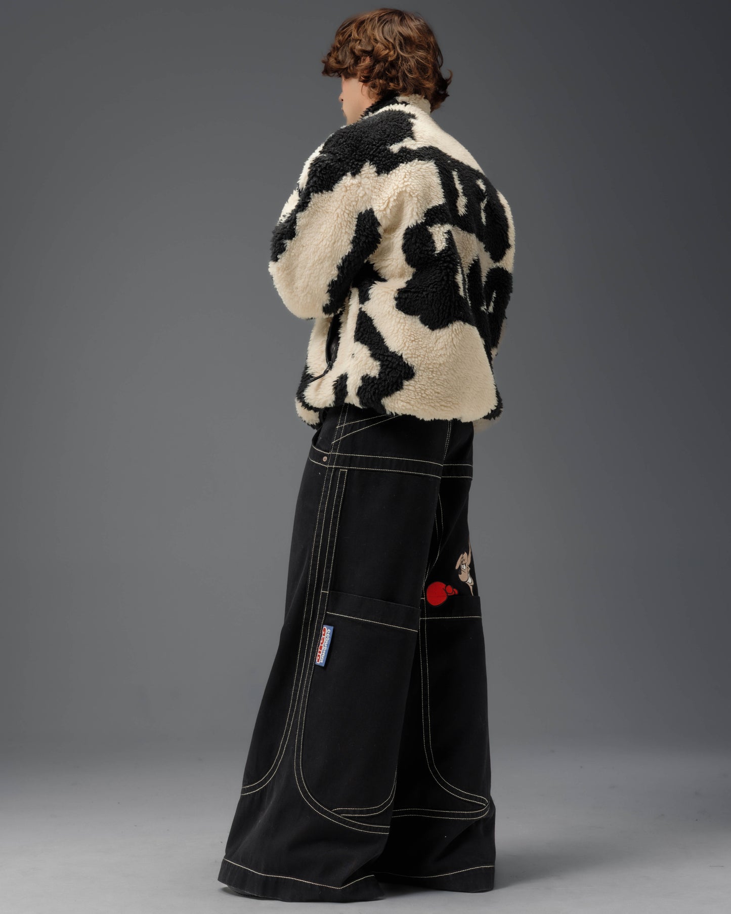 Kangaroo. 34". Jet Black.