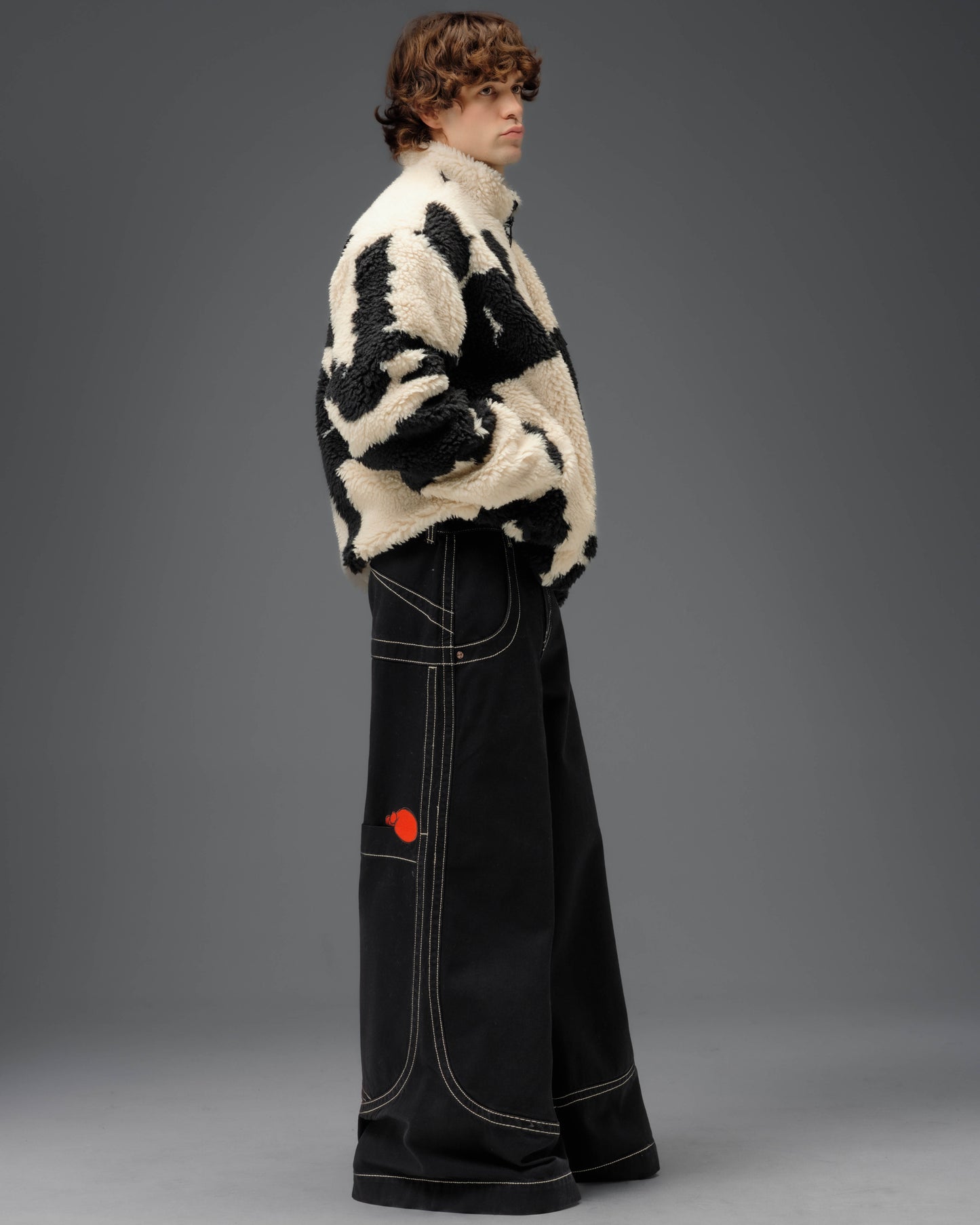 Kangaroo. 34". Jet Black.