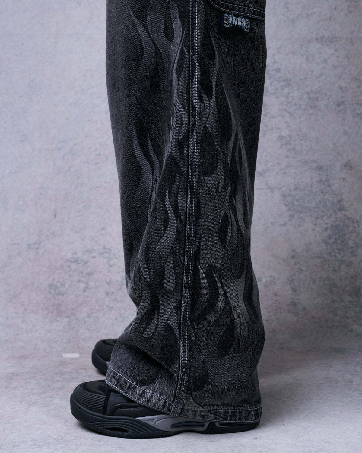 Flame Hellfire. 26". Black Vintage.