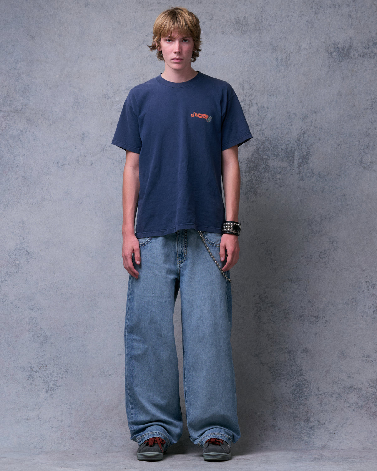 Model wearing light blue wide-leg jeans with a wallet chain, full-length front view