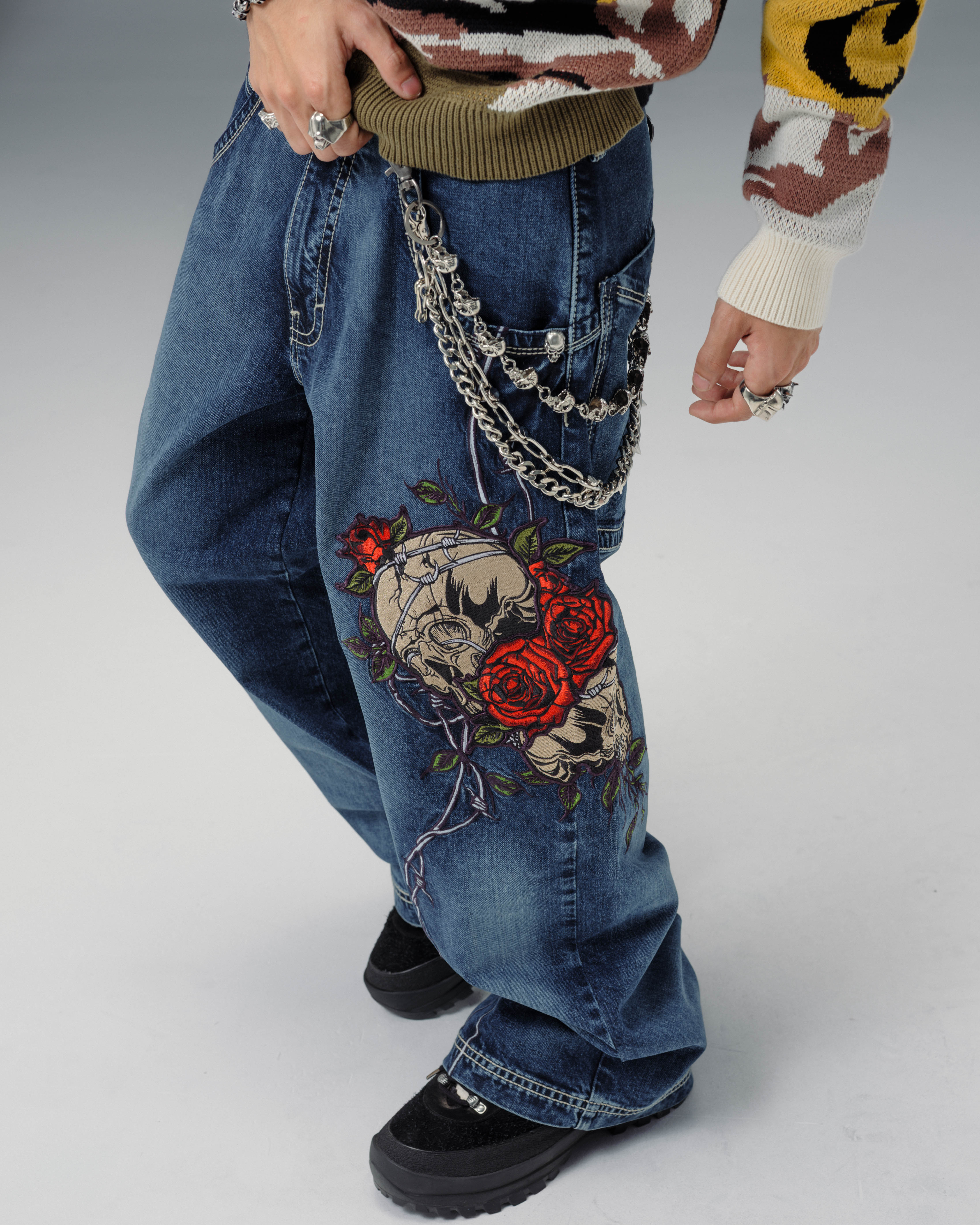 Skull & Roses Jeans. 24