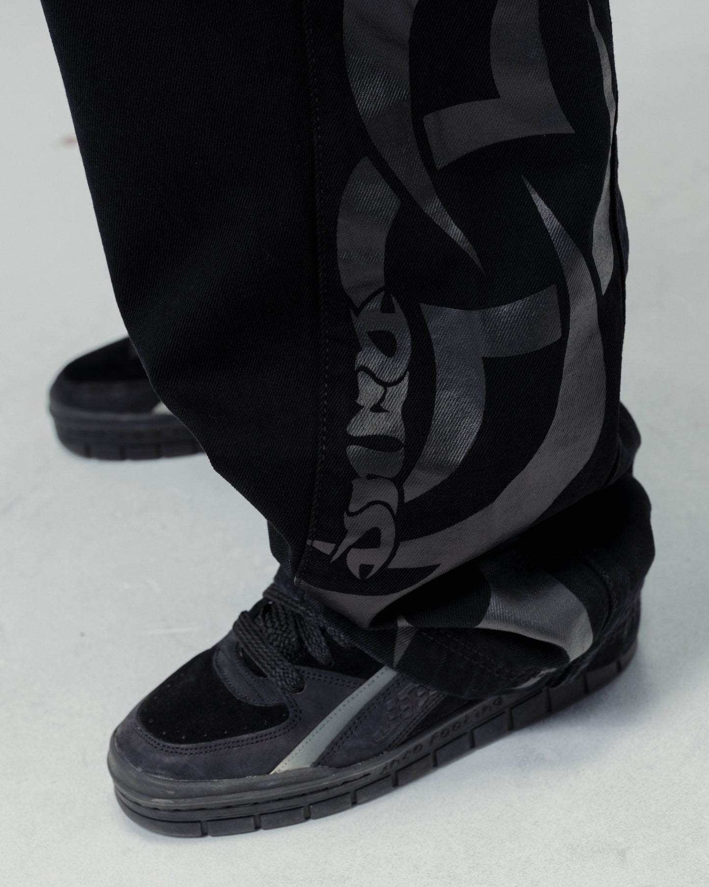 High Roller. 21". Jet Black.