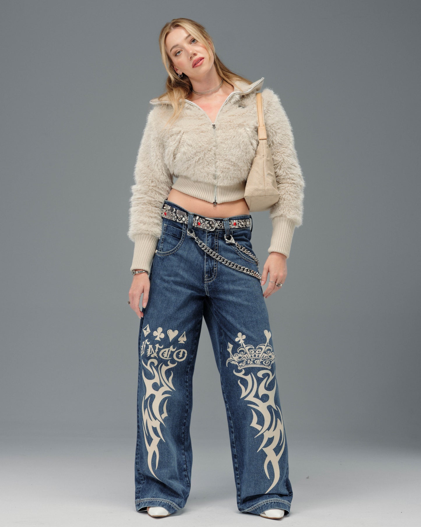 W Gambler. 23". Hand-Sand Dark Stone.