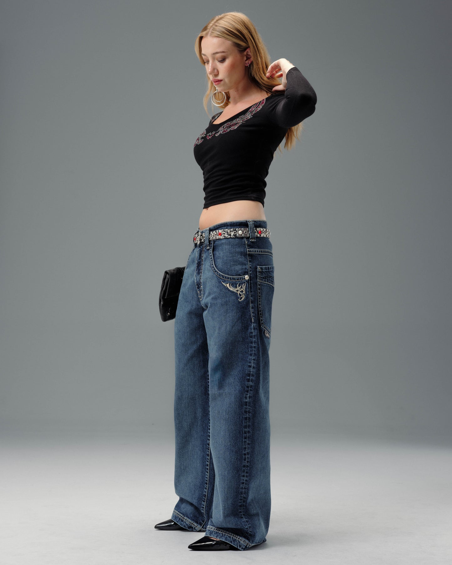 W Karatz. 23". Hand-Sand Dark Stone.