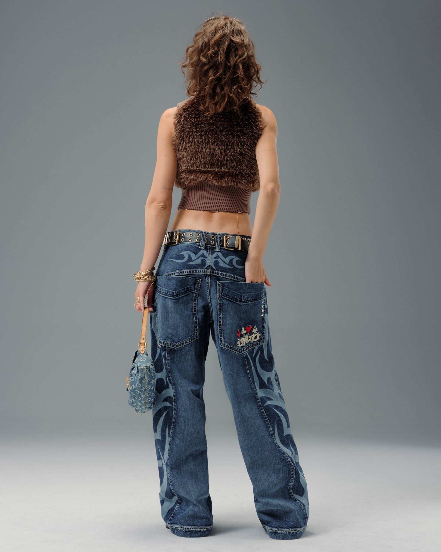 W High Roller. 21". Hand-Sand Dark Stone.