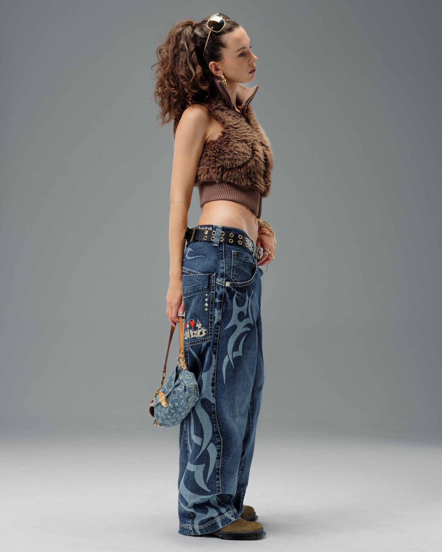 W High Roller. 21". Hand-Sand Dark Stone.