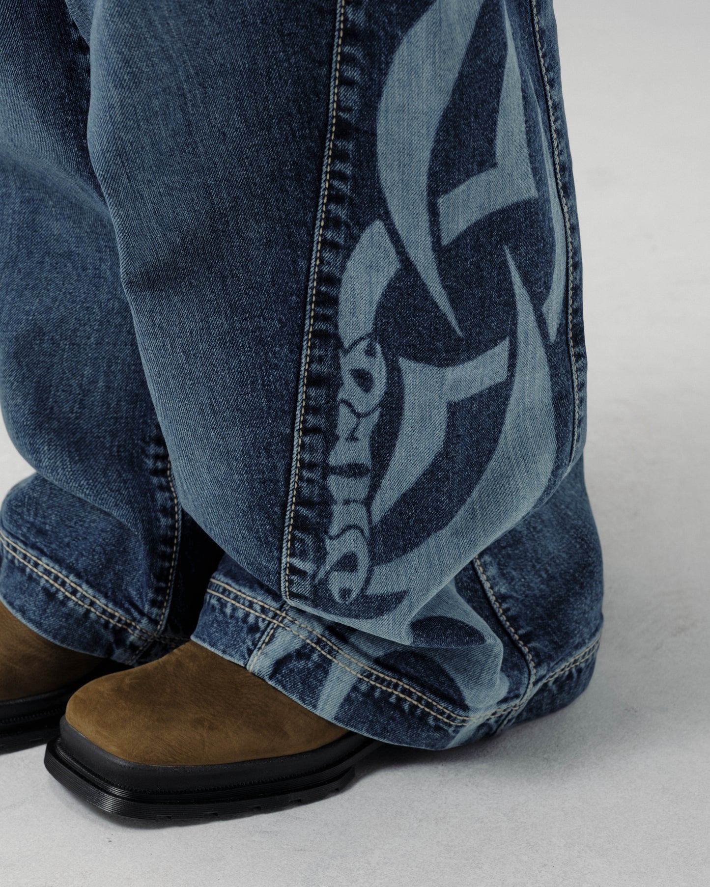 W High Roller. 21". Hand-Sand Dark Stone.