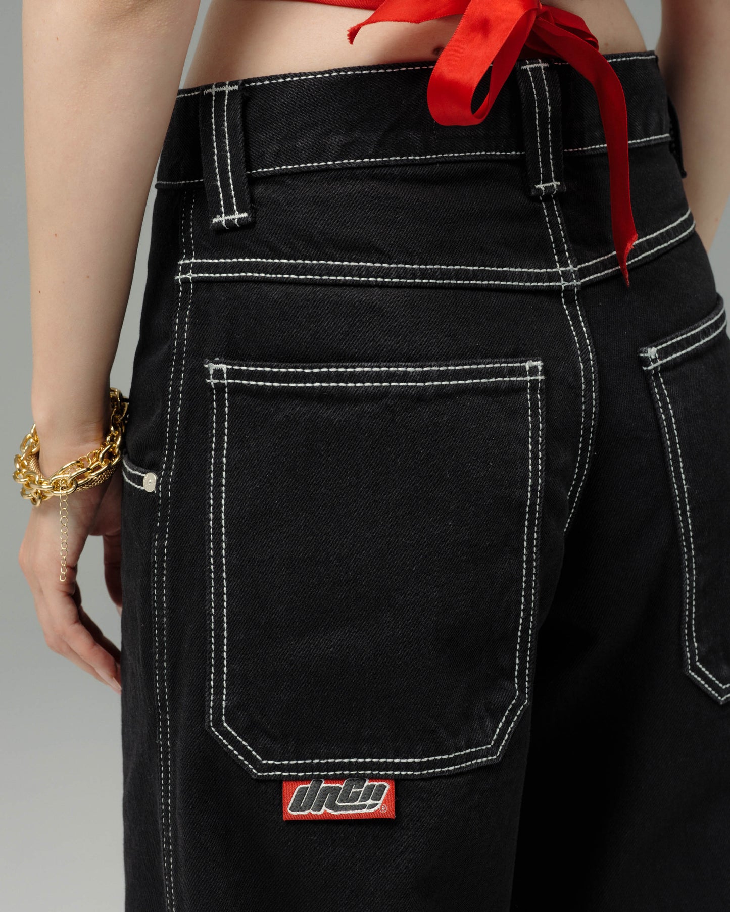 W179 Pipes. 23". Jet Black.