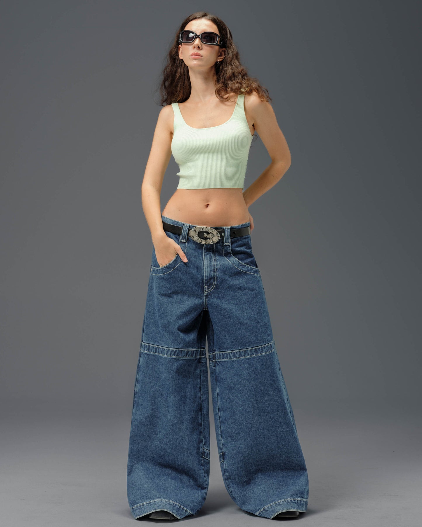 W Hangin'. 34". Dark Stone.