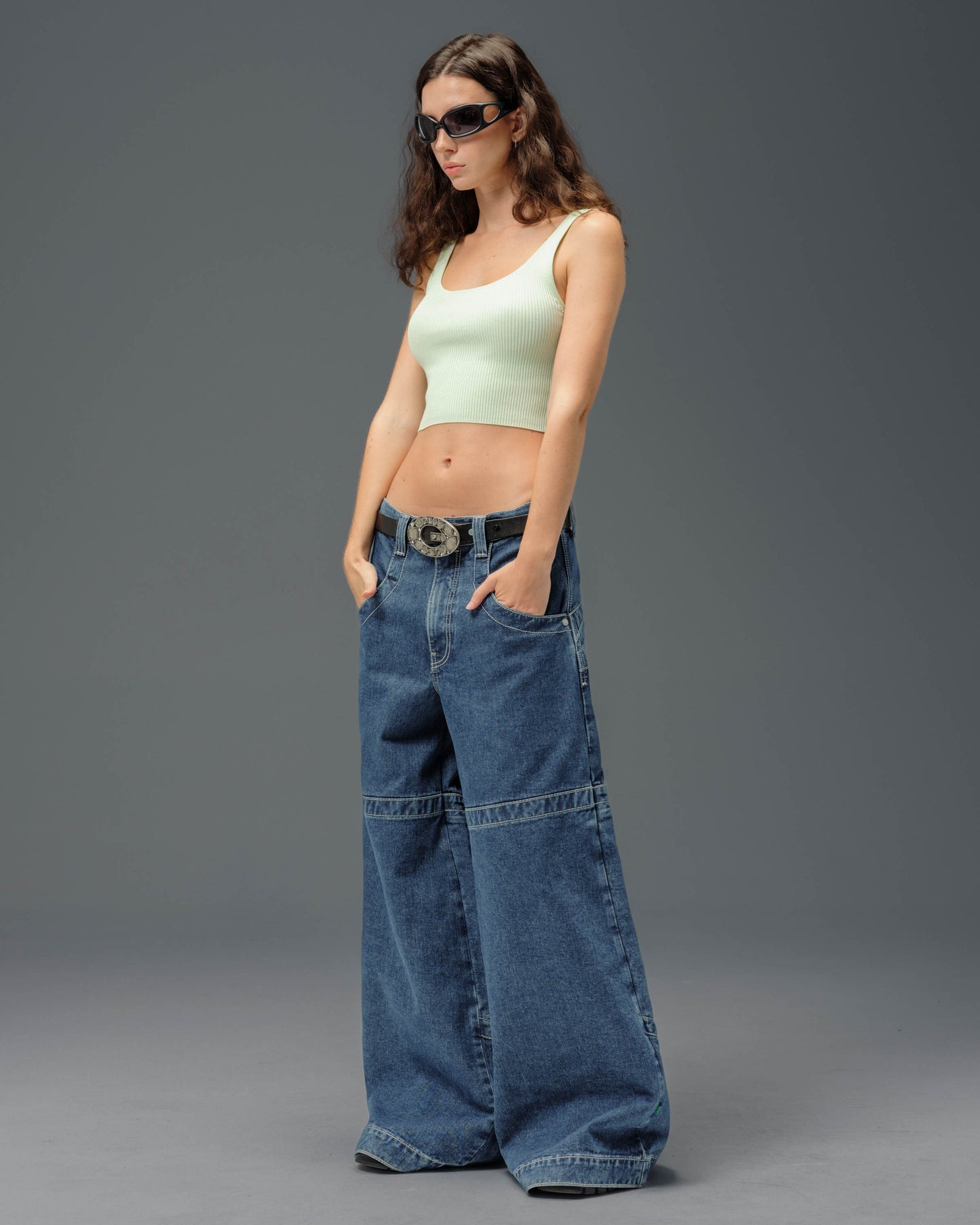 W Hangin'. 34". Dark Stone.