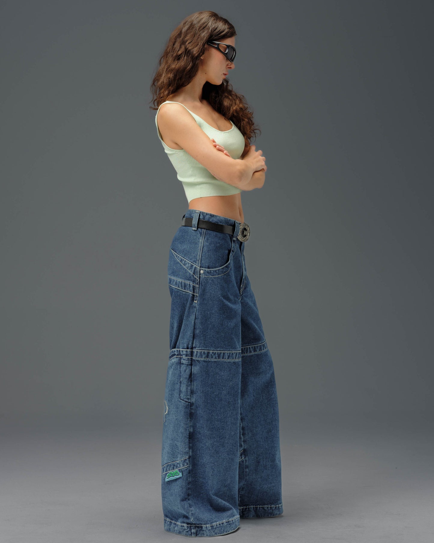 W Hangin'. 34". Dark Stone.