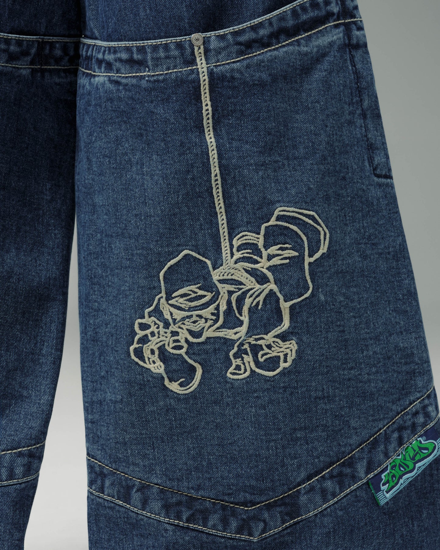 W Hangin'. 34". Dark Stone.