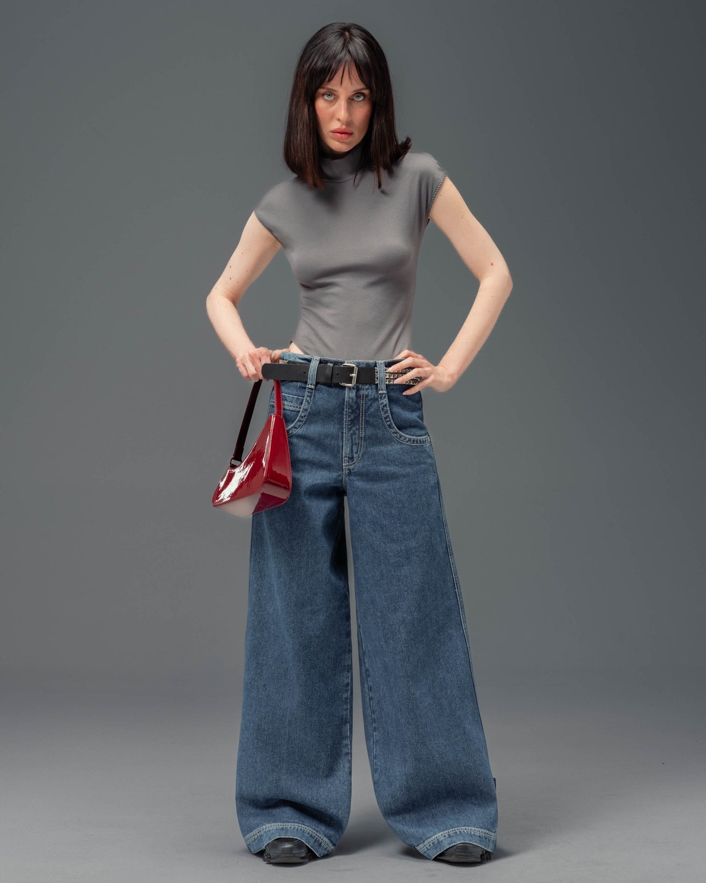 W Battle. 30". Dark Stone.