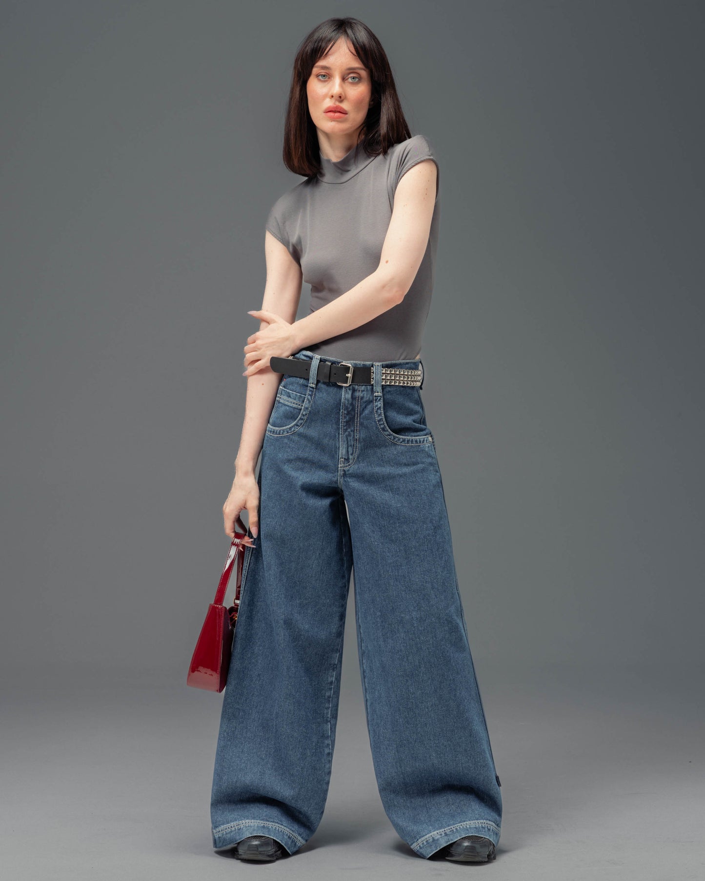 W Battle. 30". Dark Stone.