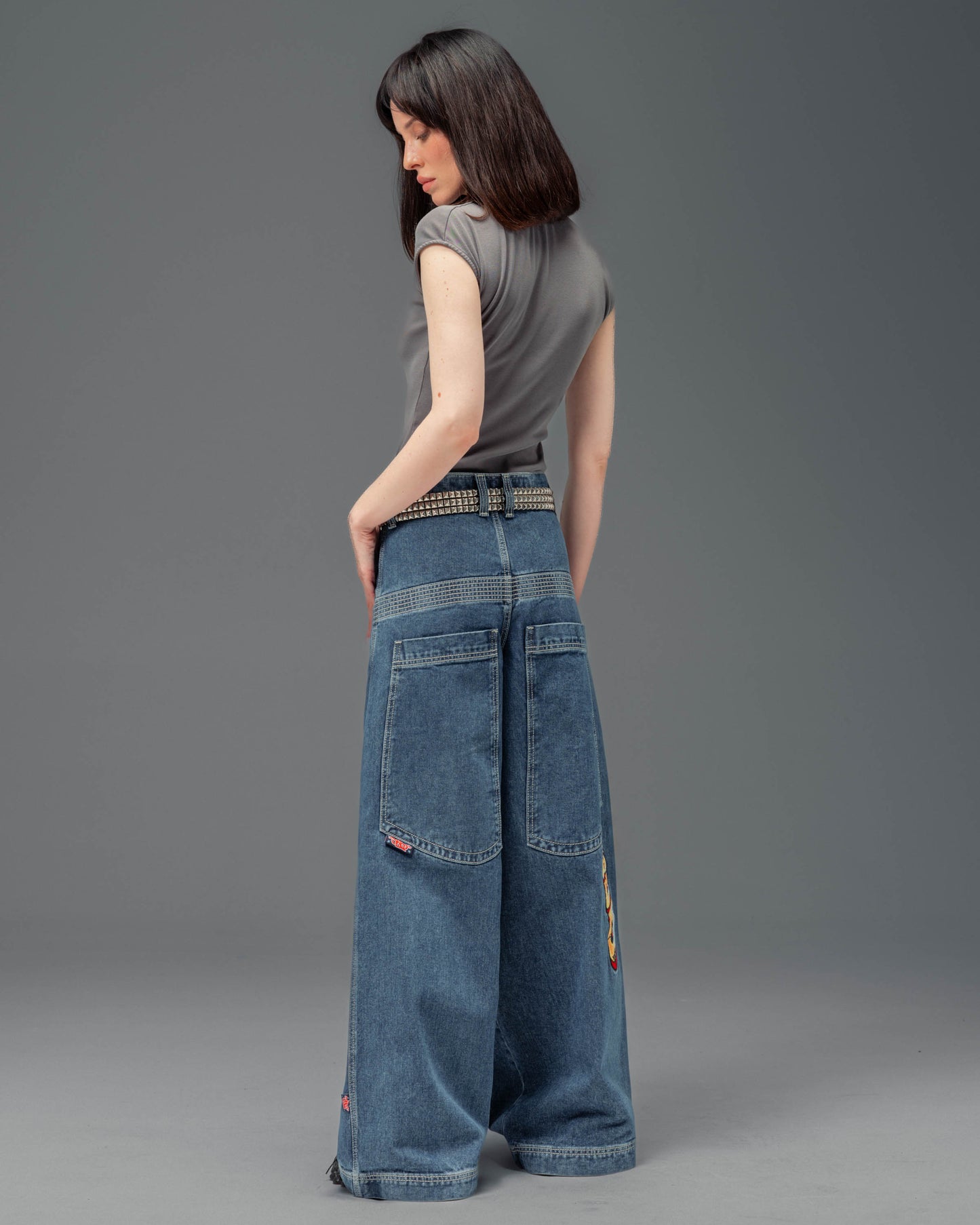 W Battle. 30". Dark Stone.