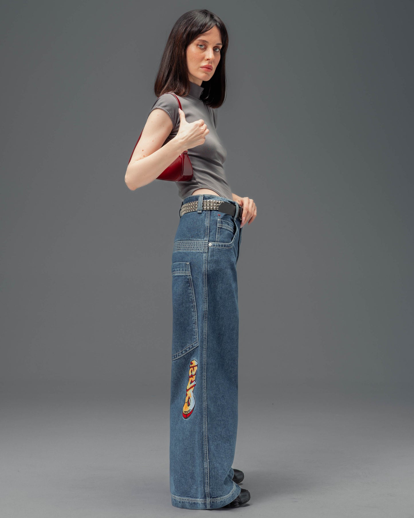 W Battle. 30". Dark Stone.