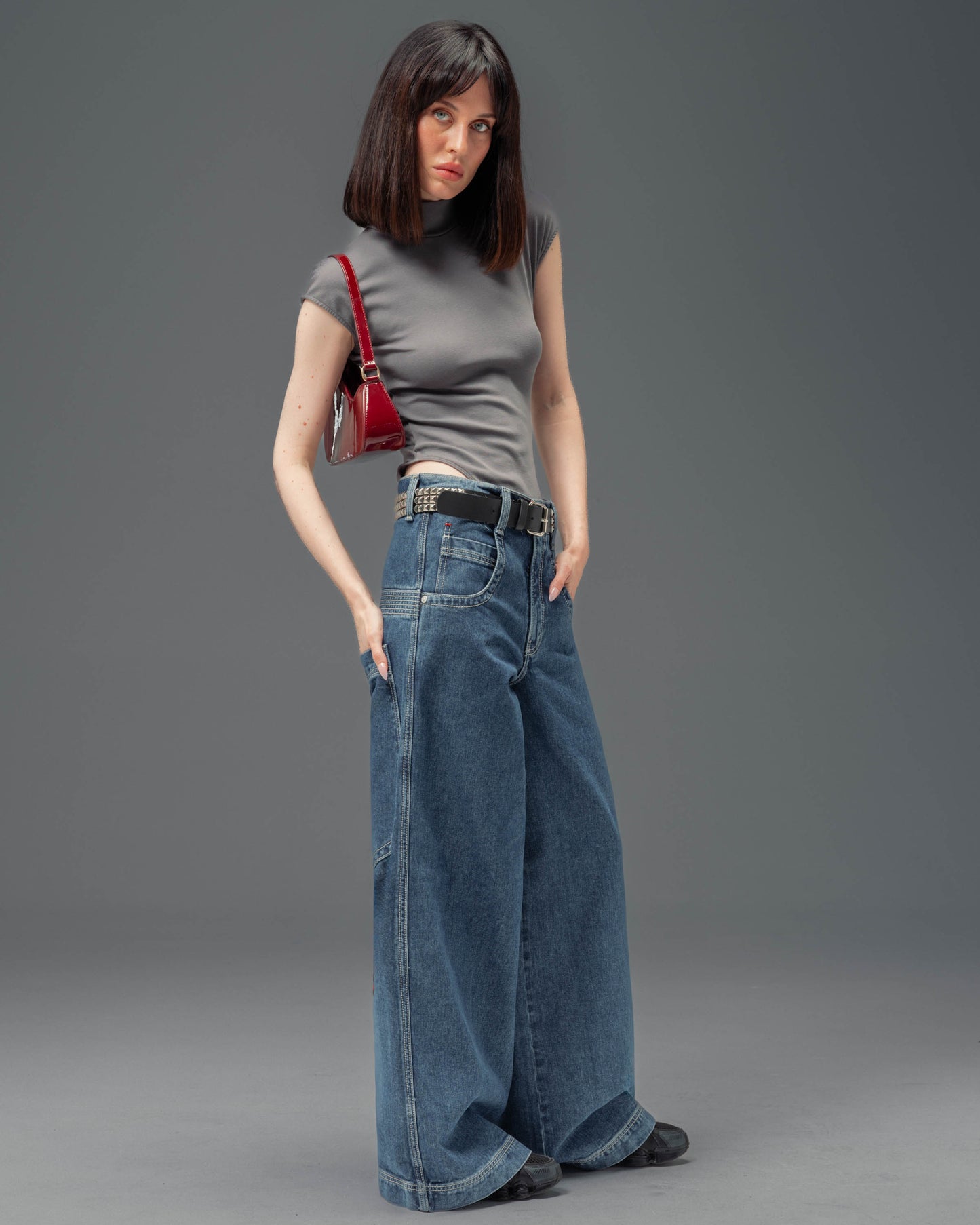 W Battle. 30". Dark Stone.