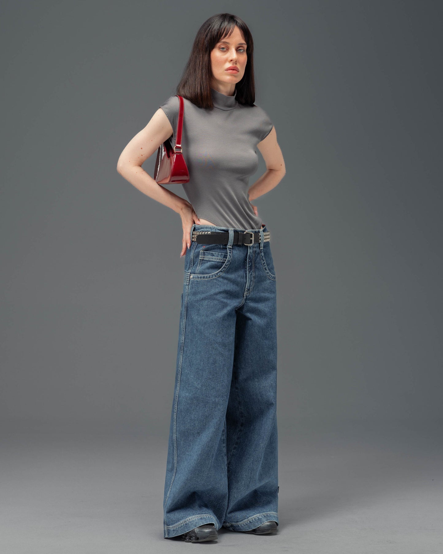 W Battle. 30". Dark Stone.