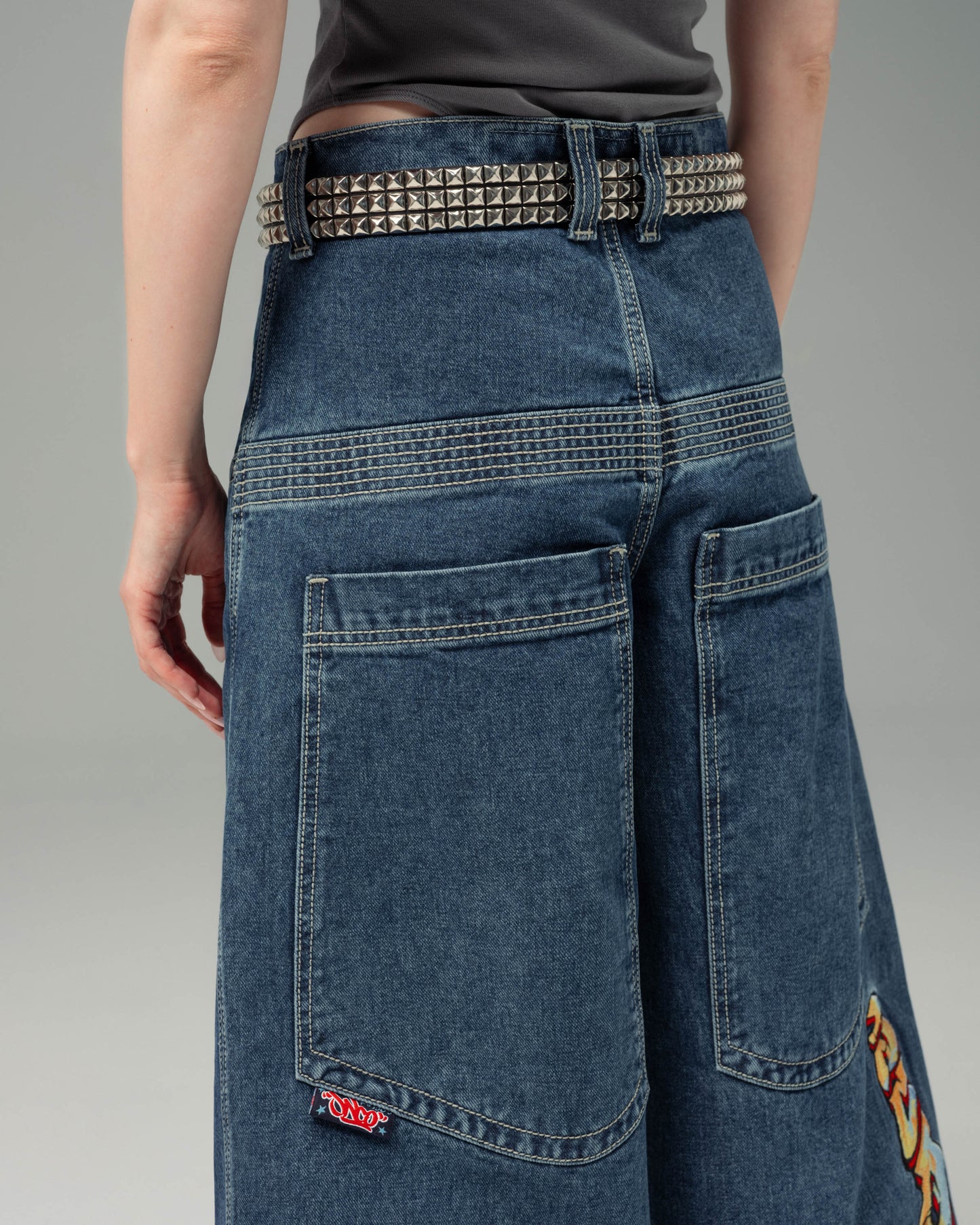 W Battle. 30". Dark Stone.