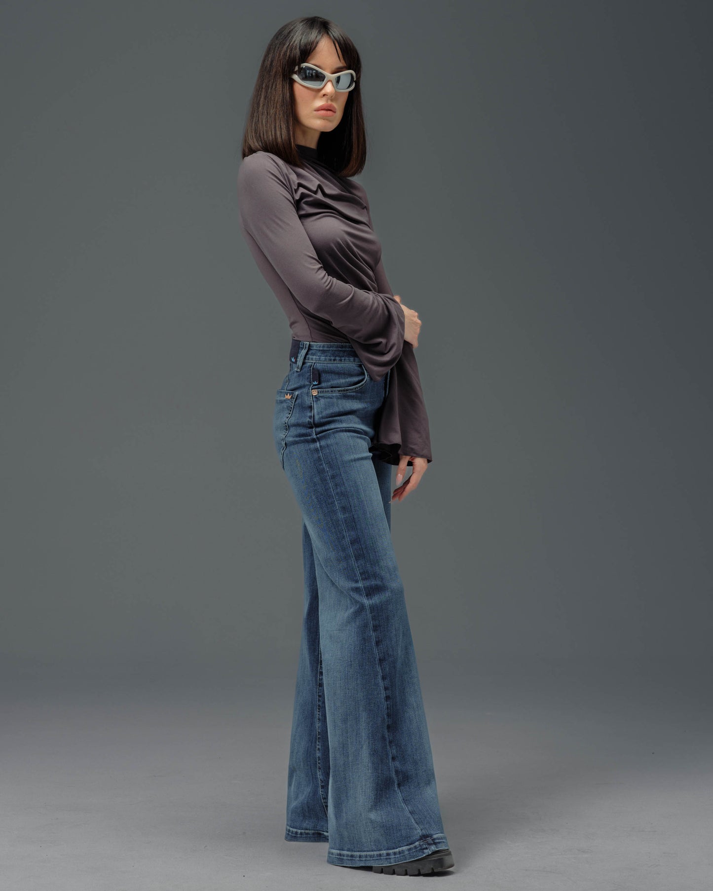 Vivianite. 28". Hand-Sand Dark Stone.