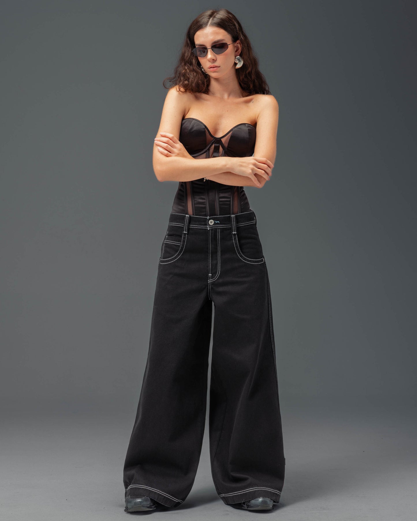 W Battle. 30". Jet Black.