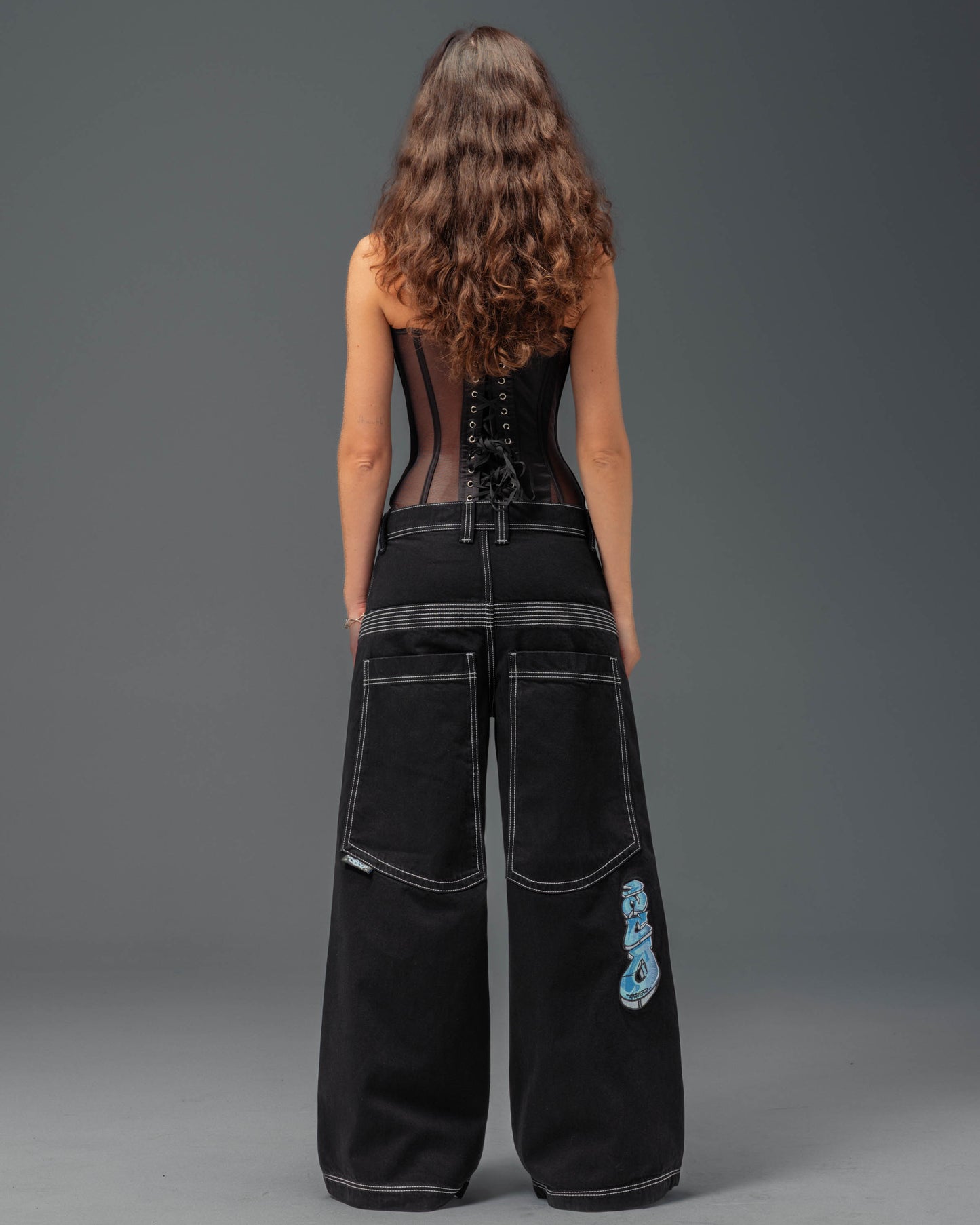 W Battle. 30". Jet Black.