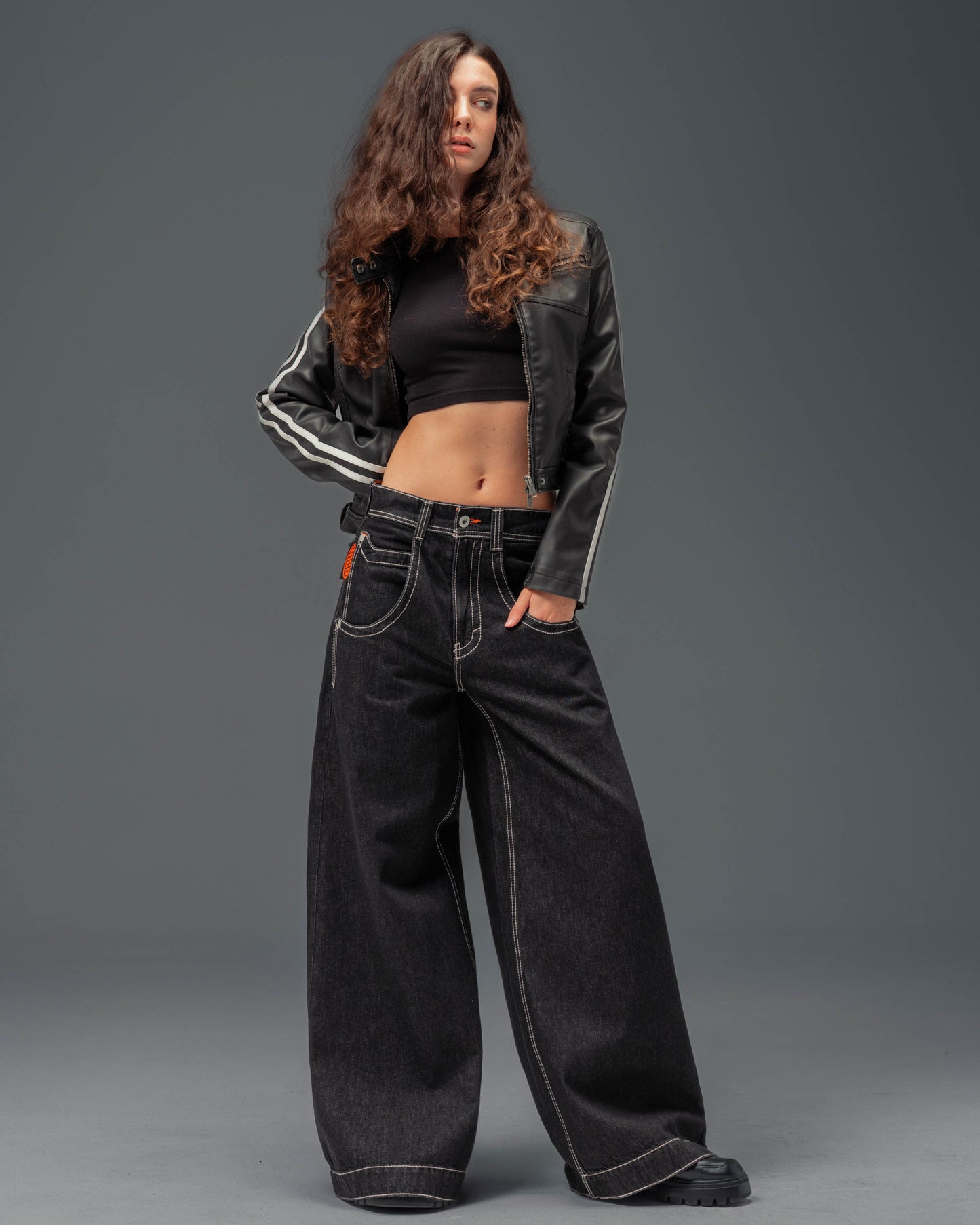 W Wide Load. 30". Laser Black.