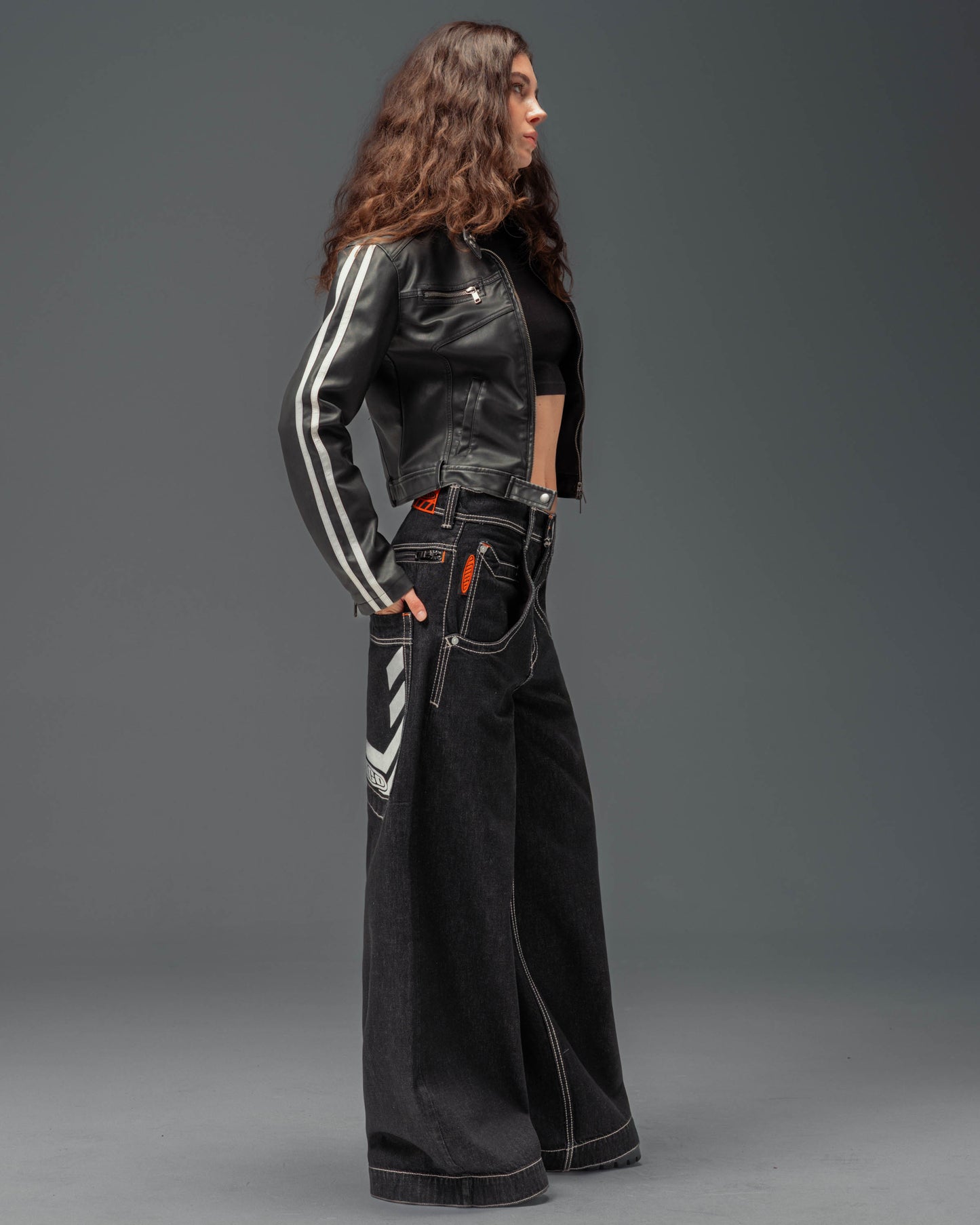 W Wide Load. 30". Laser Black.