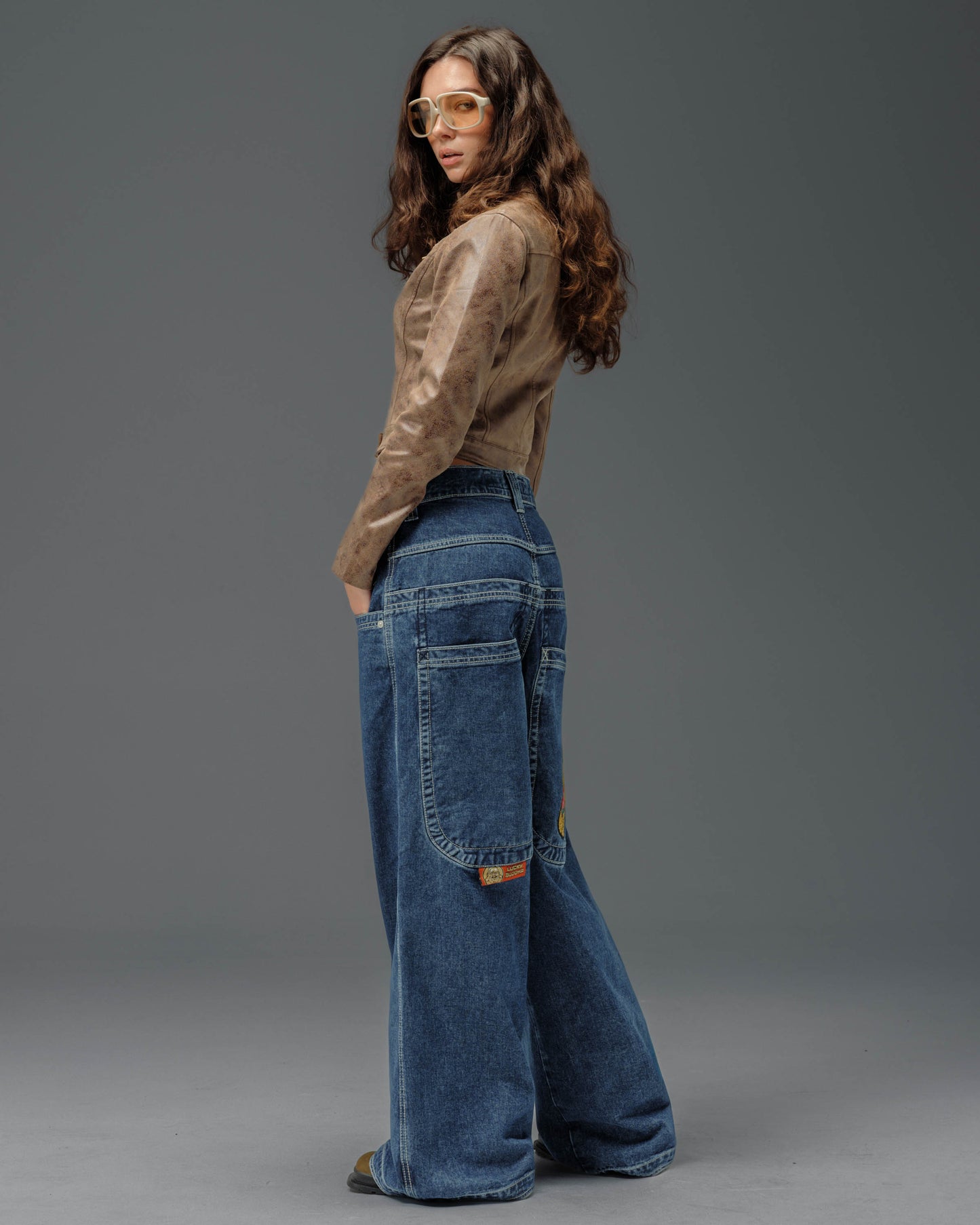 W Buddha. 28". Dark Stone.