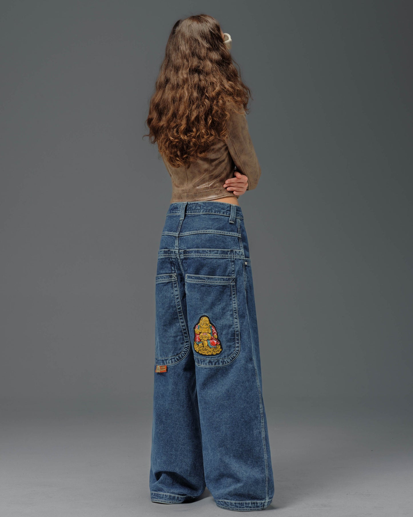 W Buddha. 28". Dark Stone.