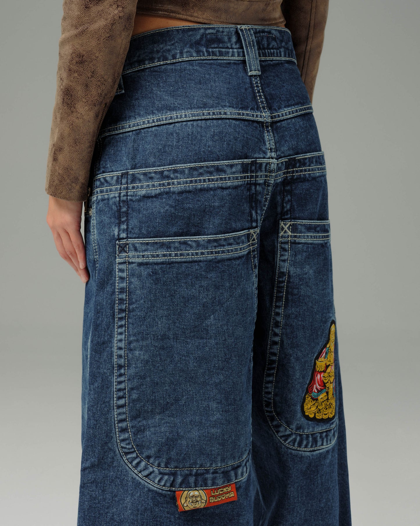 W Buddha. 28". Dark Stone.