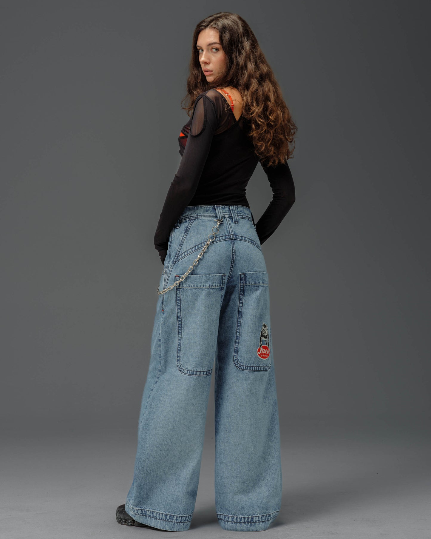 W Big Rig. 26". Hand-Sand Vintage.