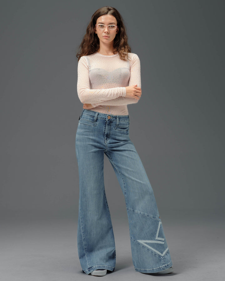 Kyanite. 30". Antique.