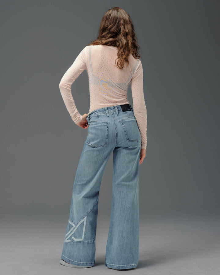 Kyanite. 30". Antique.