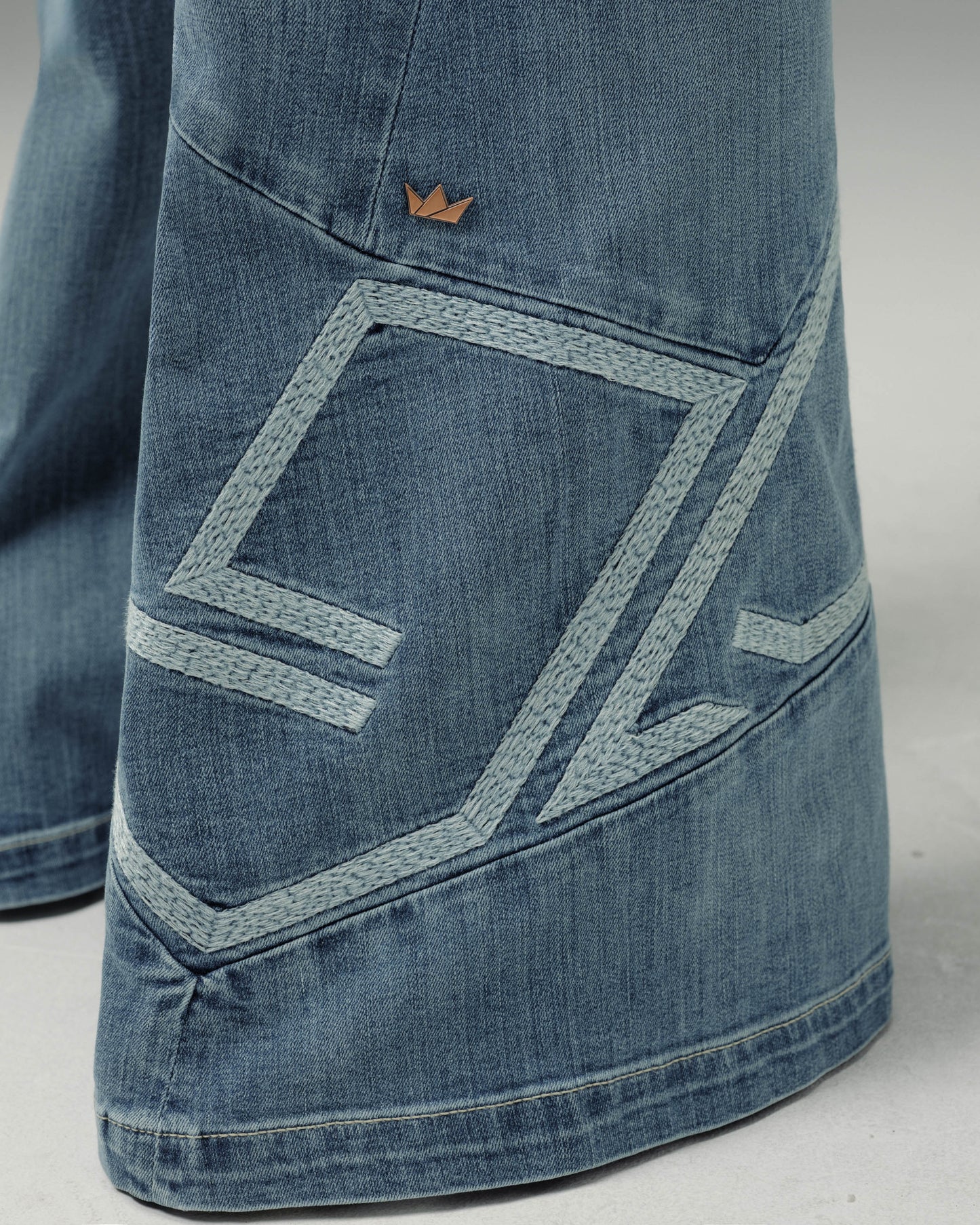 Kyanite. 30". Antique.