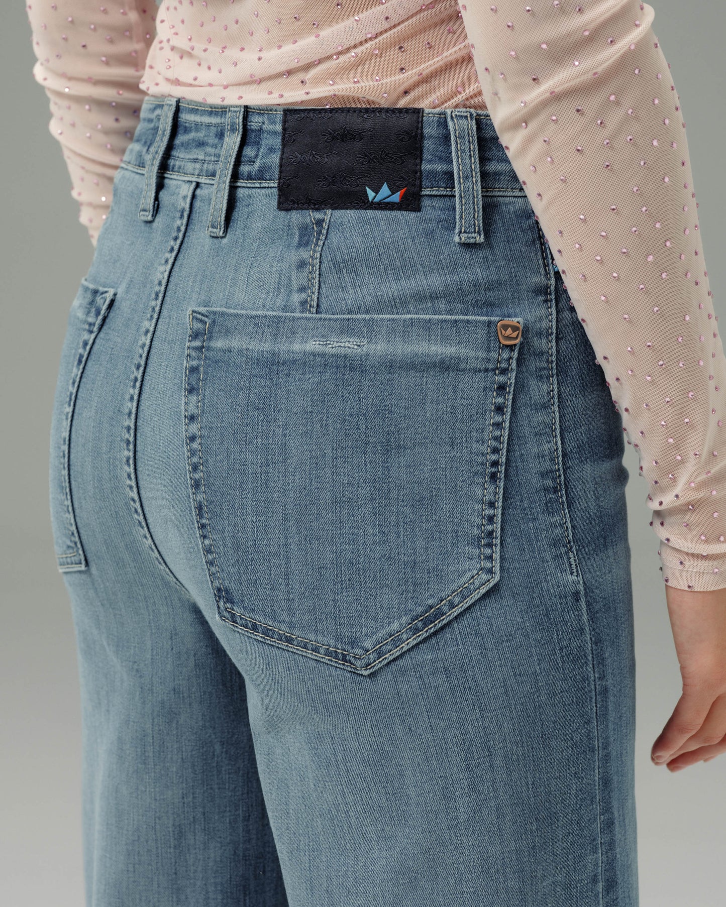 Kyanite. 30". Antique.