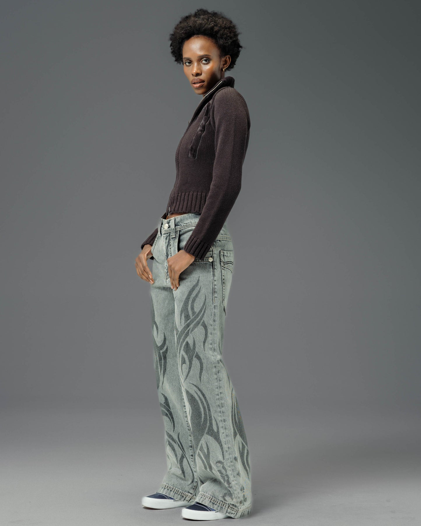 W Flame Karatz. 23". Black Vintage.