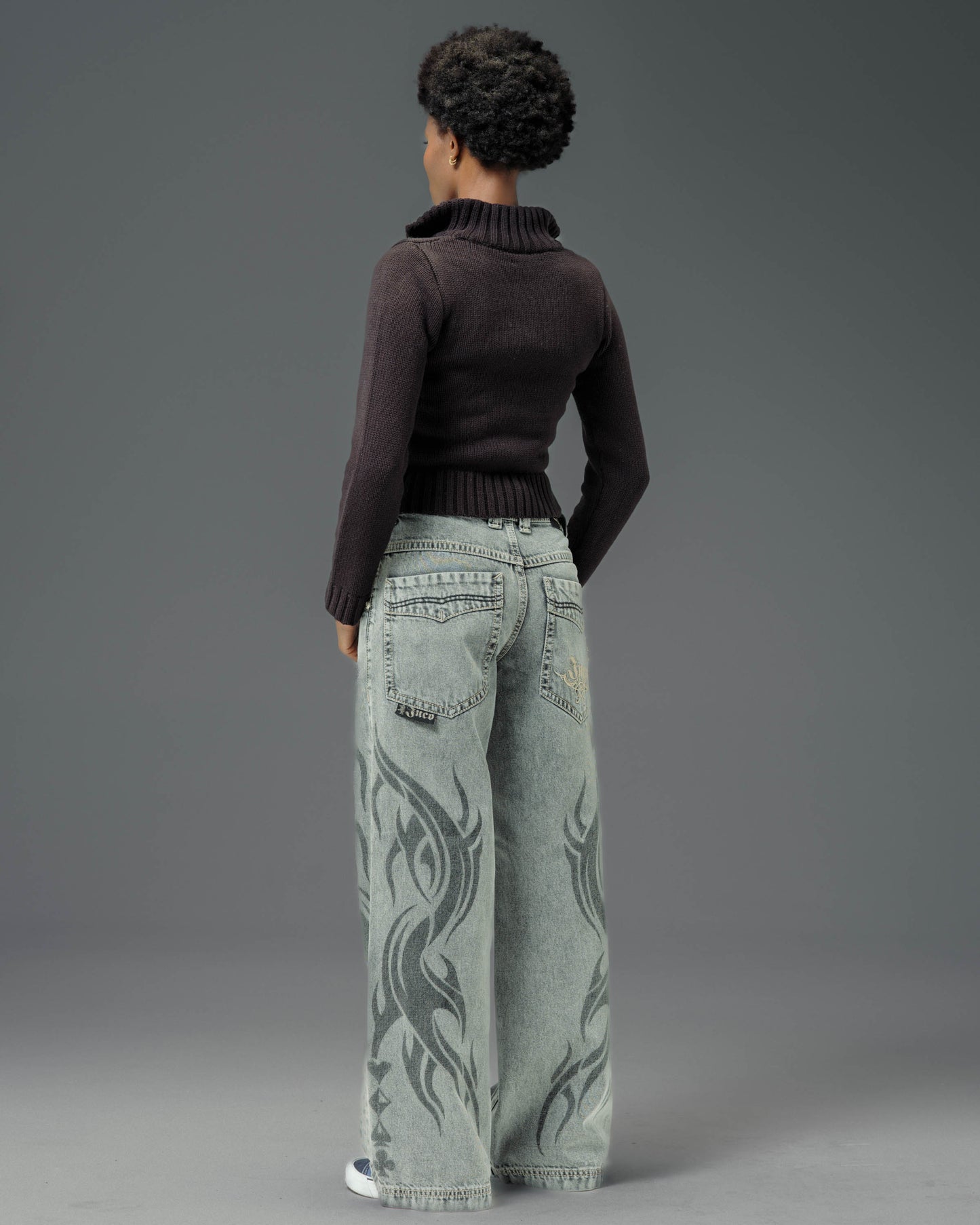 W Flame Karatz. 23". Black Vintage.