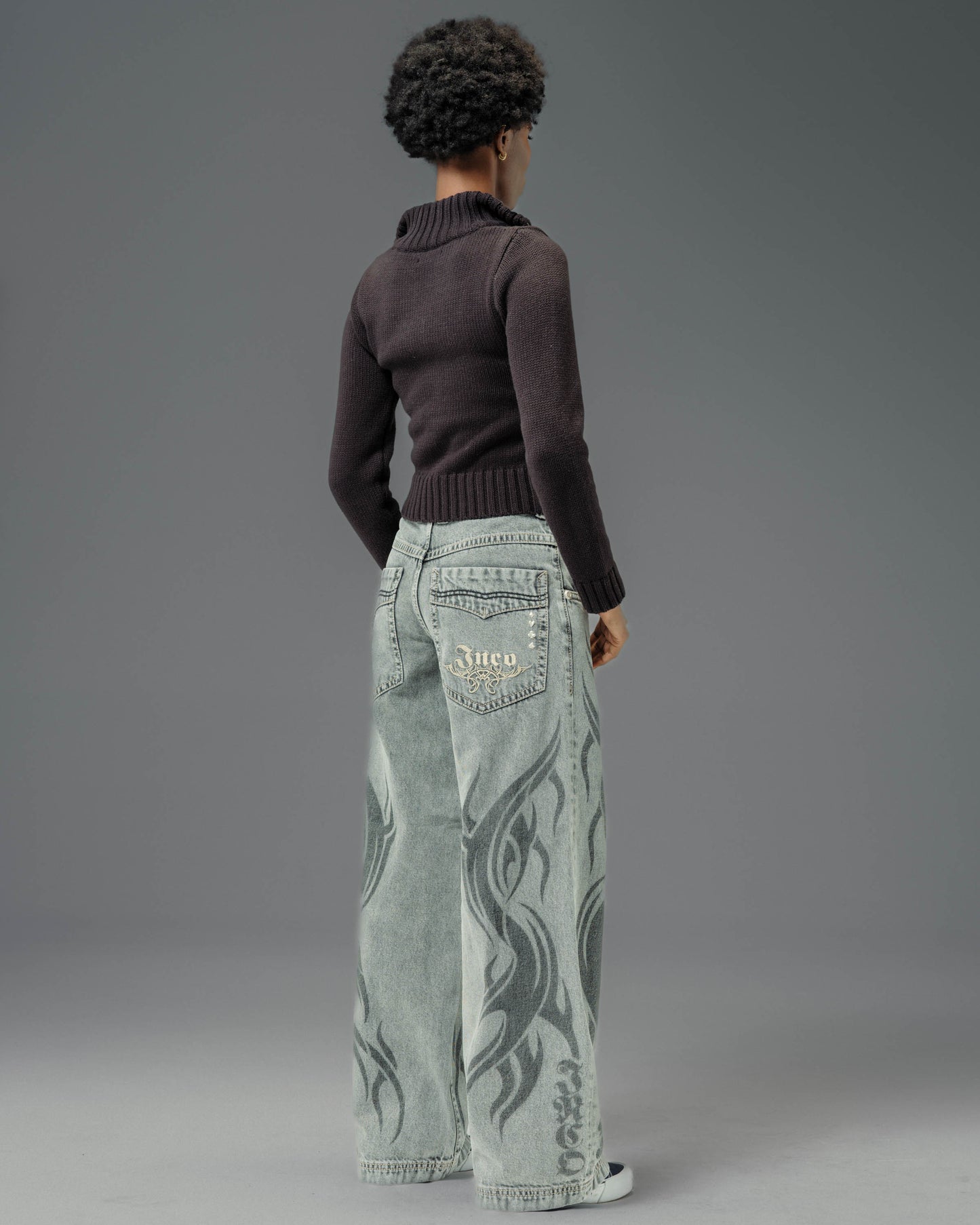 W Flame Karatz. 23". Black Vintage.