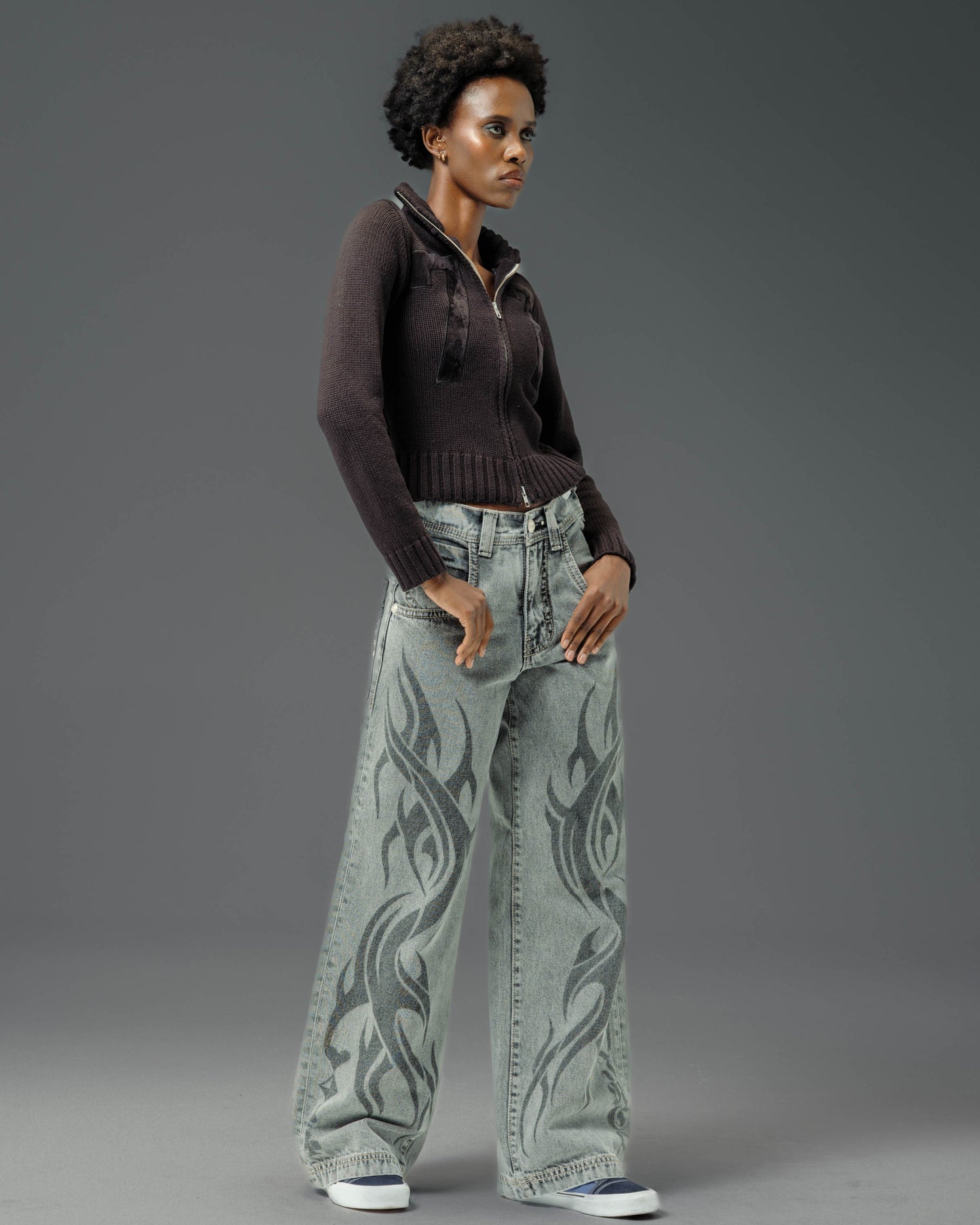 W Flame Karatz. 23". Black Vintage.