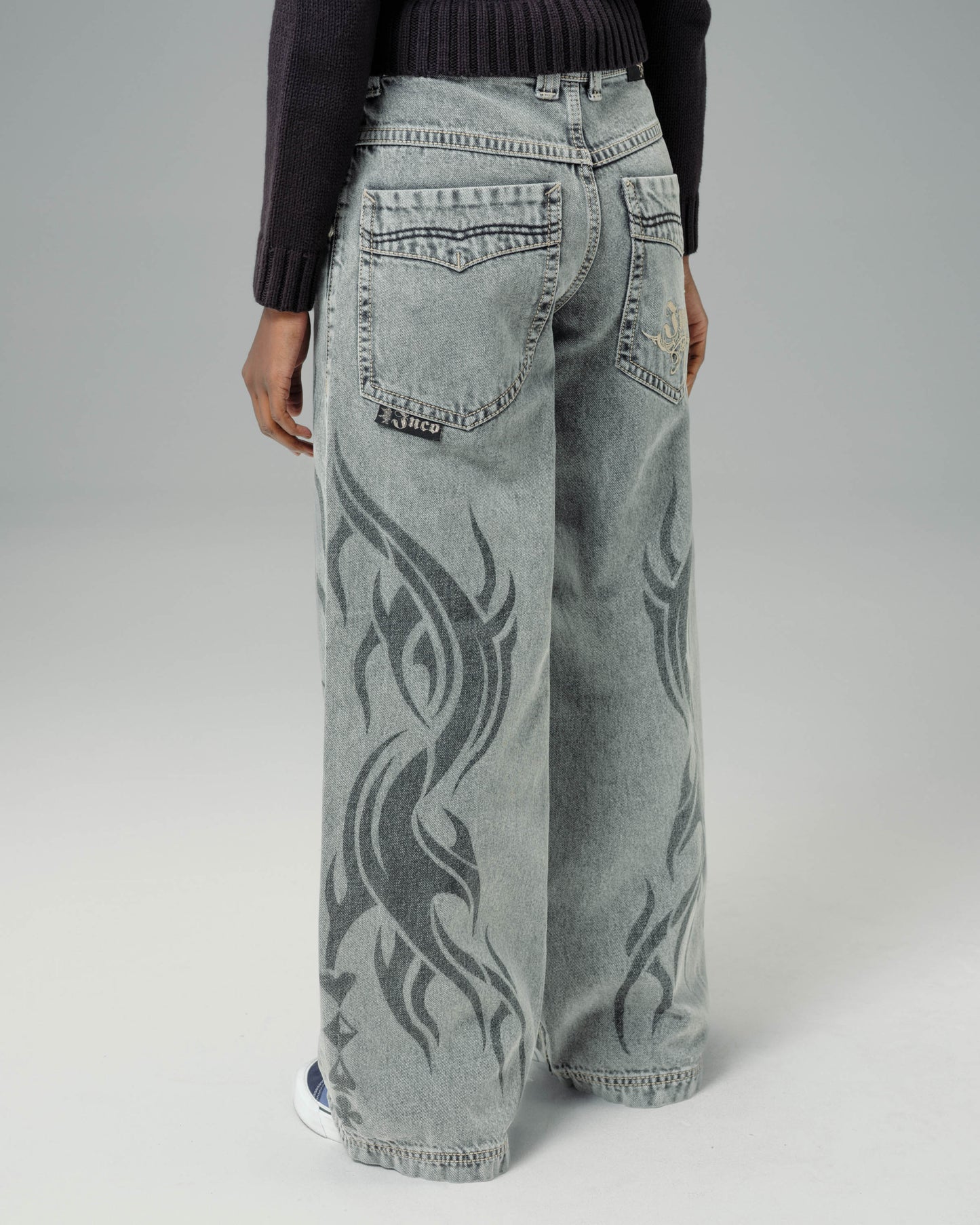 W Flame Karatz. 23". Black Vintage.