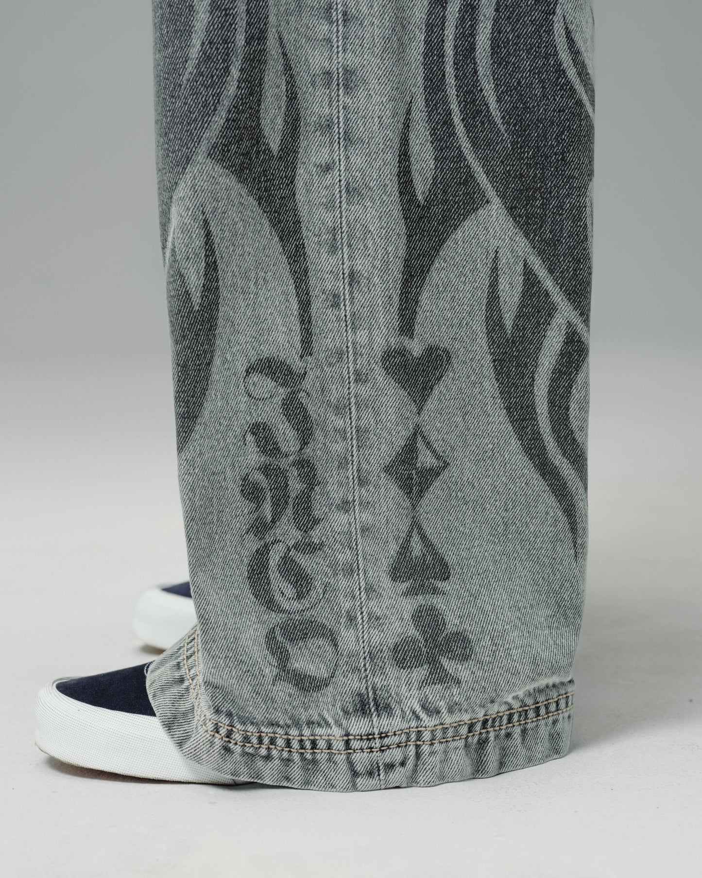 W Flame Karatz. 23". Black Vintage.